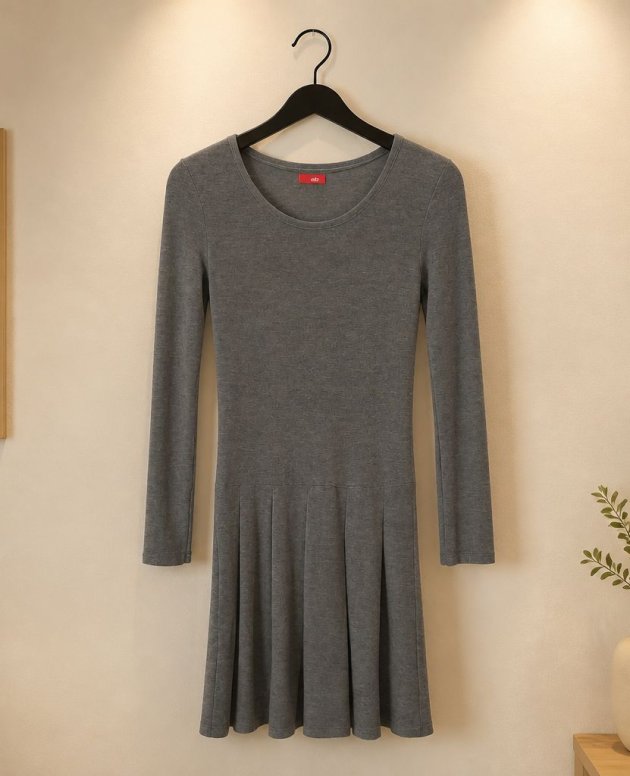 Ladies Dress (Size 32)