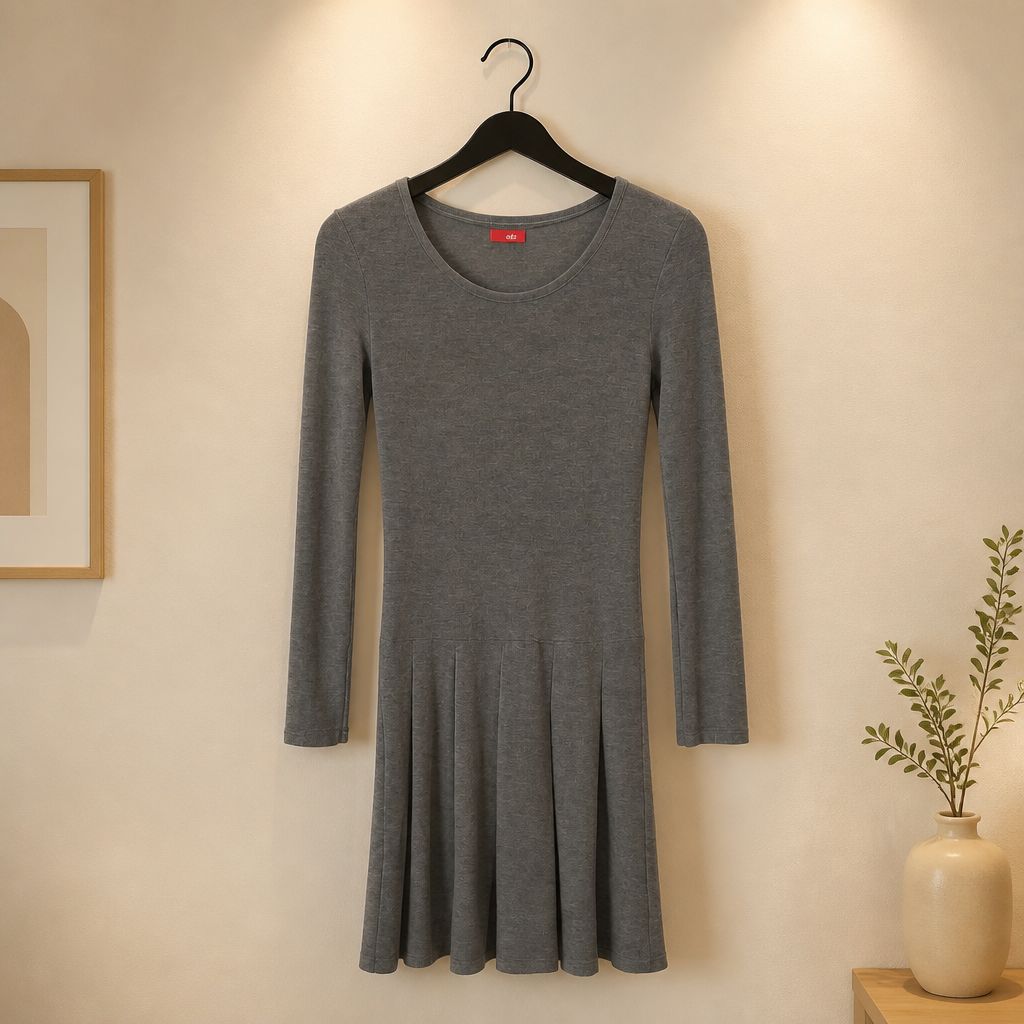 Ladies Dress (Size 32)